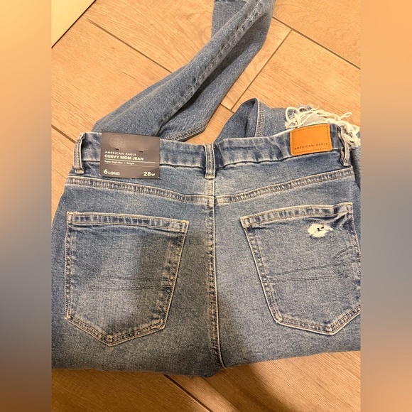 ⚠️NEW⚠️ American Eagle Outfitters Women's Curvy Mom Jean - Picture 9 of 9